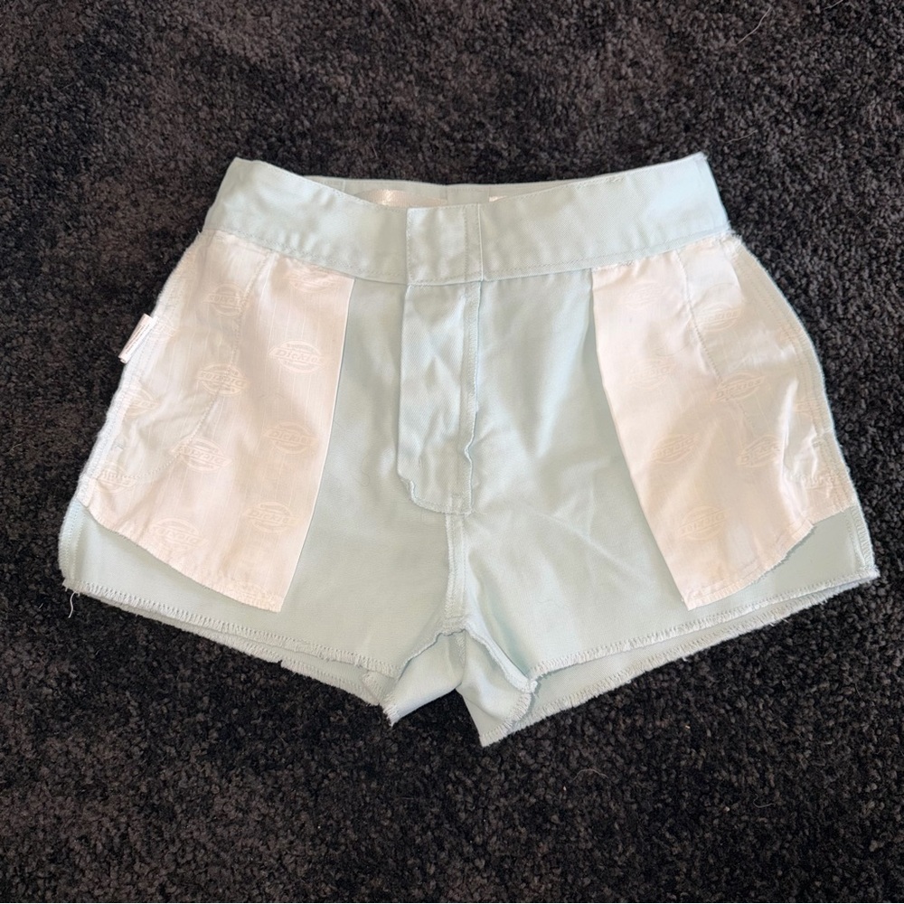 Dickies Light Blue Raw Hem Mini Skort with Logo Belt Size 25 NWOT - Picture 3 of 8
